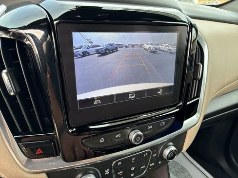 Used 2023 Chevrolet Traverse LT FWD image 16