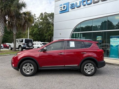 Used 2014 Toyota RAV4 LE FWD image 2