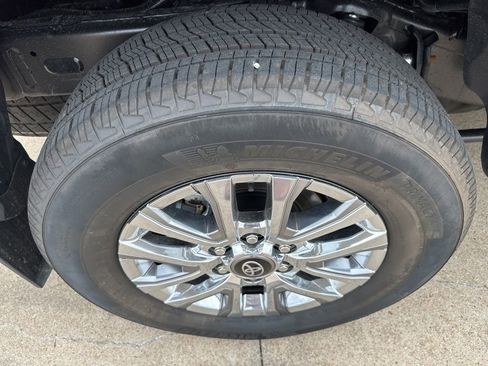 Used 2026 Toyota Tacoma Limited AWD/4WD image 24