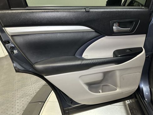 Used 2015 Toyota Highlander XLE image 30