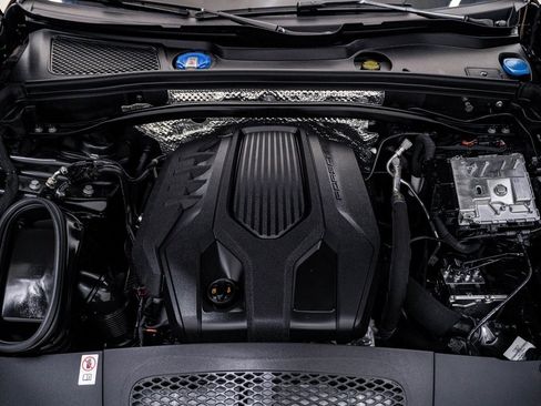 Certified 2025 Porsche Macan image 29