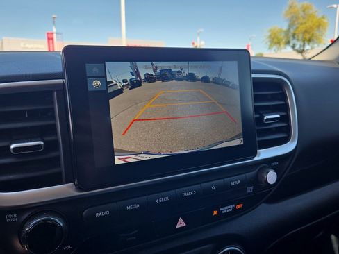 Used 2025 Hyundai Venue SE image 22
