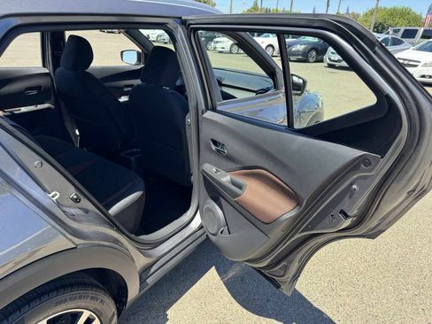 Used 2018 Nissan Kicks SR FWD image 17