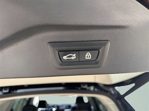 Used 2023 BMW X7 xDrive40i w/ Premium Package image 25