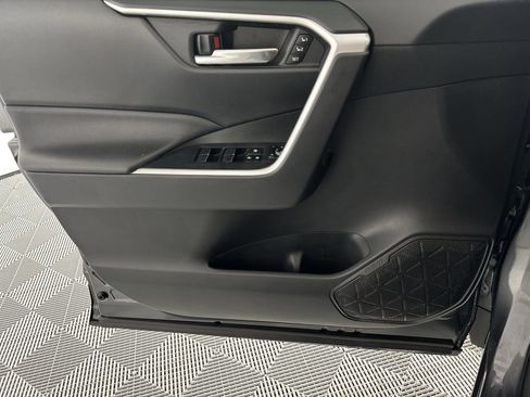 Used 2021 Toyota RAV4 XLE Premium FWD image 29