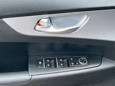 Used 2023 Kia Forte LXS image 17