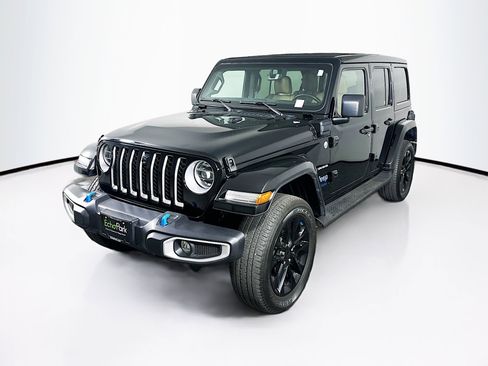 Used 2022 Jeep Wrangler Unlimited Sahara w/ Safety Group AWD/4WD image 3