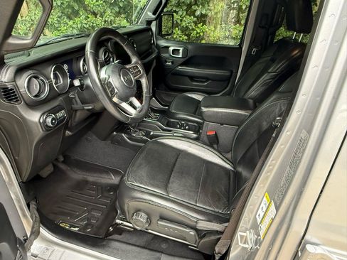Used 2019 Jeep Wrangler Unlimited Sahara AWD/4WD image 9