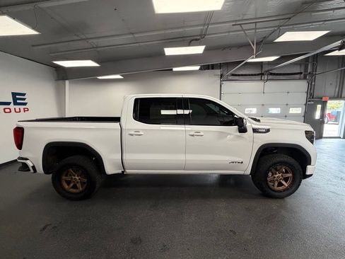 Used 2023 GMC Sierra 1500 AT4 w/ AT4 Preferred Package AWD/4WD image 11