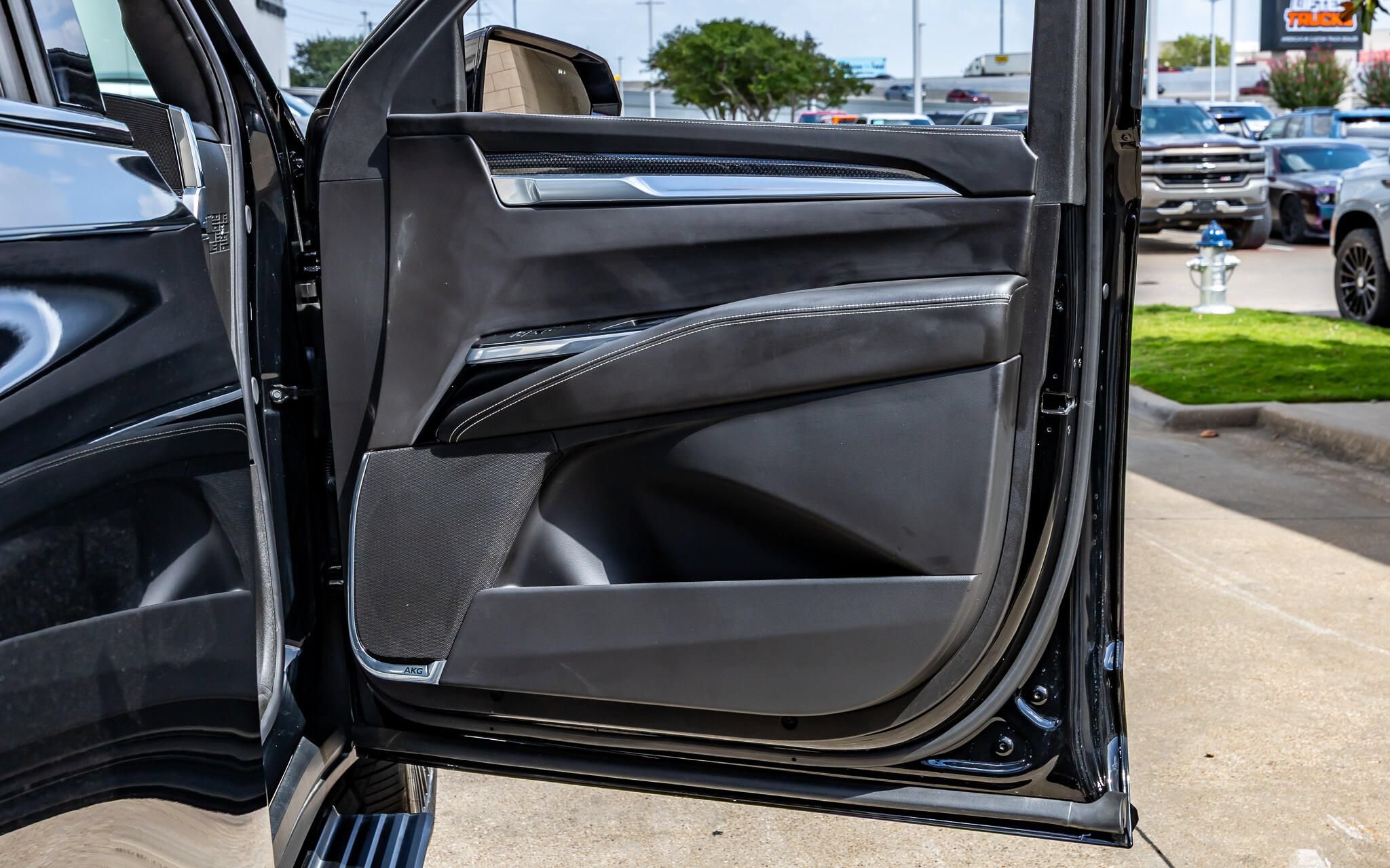 Used 2026 Cadillac Escalade V w/ LPO, ONYX Package AWD/4WD image 36