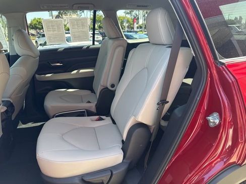 Certified 2026 Toyota Grand Highlander XLE FWD image 27