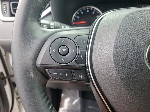 Used 2020 Toyota RAV4 XLE Premium image 21