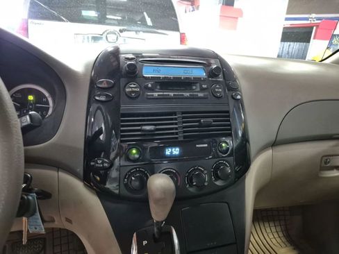 Used 2005 Toyota Sienna CE image 7