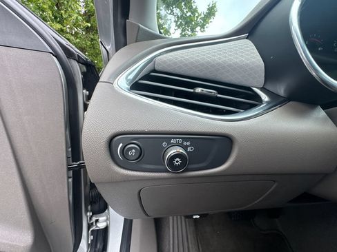 Used 2018 Chevrolet Malibu Hybrid FWD image 11