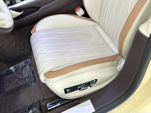 Certified 2023 Bentley Flying Spur Plug-In Hybrid AWD/4WD image 19