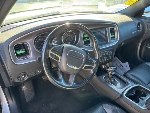 Used 2020 Dodge Charger SXT w/ Leather Interior Group image 10
