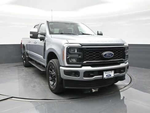 Used 2023 Ford F250 Lariat w/ Sport Appearance Package AWD/4WD image 12