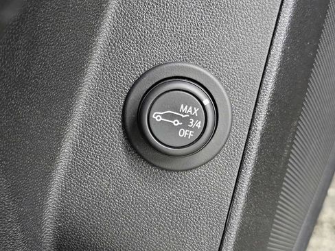Used 2024 Chevrolet Equinox LT FWD image 34