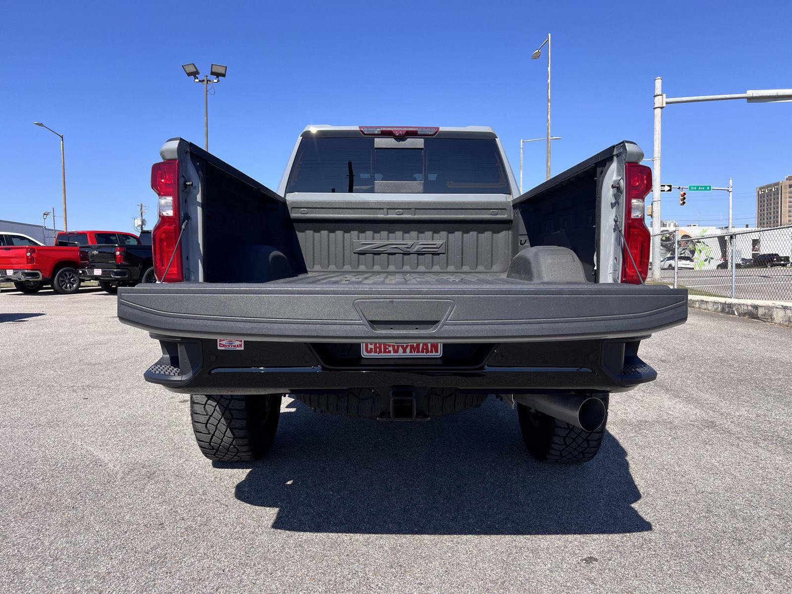 Used 2024 Chevrolet Silverado 2500 ZR2 w/ Technology Package AWD/4WD image 7