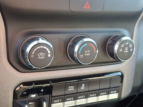 Used 2024 RAM 3500 Big Horn w/ Snow Chief Group AWD/4WD image 15