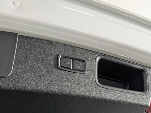 New 2026 Porsche Macan image 14