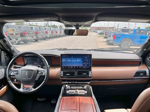 Used 2022 Lincoln Navigator L Reserve AWD/4WD image 38
