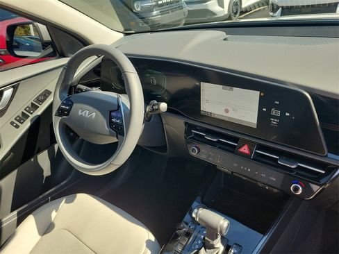 New 2026 Kia Niro EX image 8
