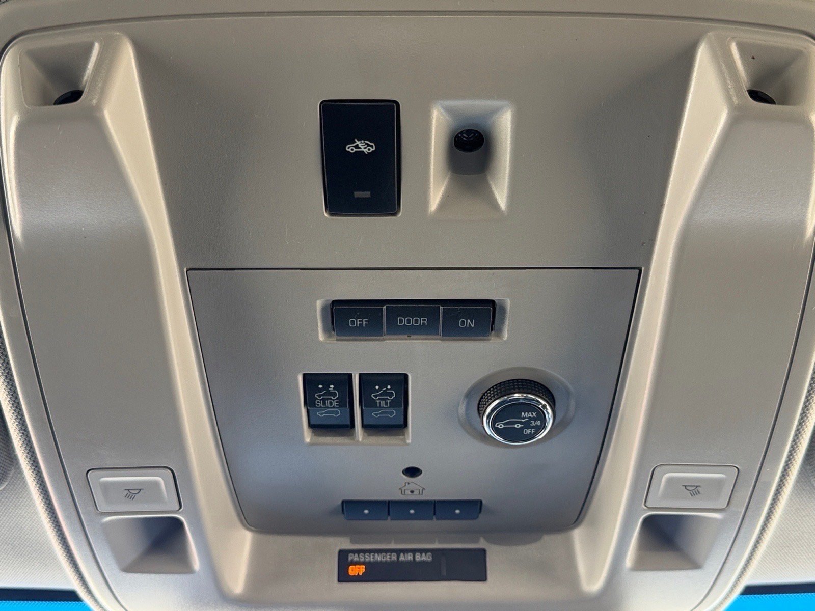 Used 2017 Chevrolet Suburban Premier AWD/4WD image 22