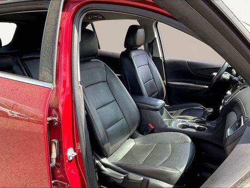 Used 2018 Chevrolet Equinox Premier FWD image 19
