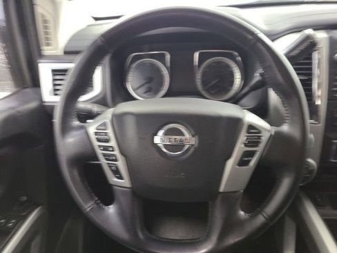 Used 2018 Nissan Titan SV w/ SV Convenience Package AWD/4WD image 26