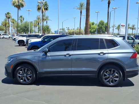 Used 2022 Volkswagen Tiguan SE w/ Panoramic Sunroof Package AWD/4WD image 7