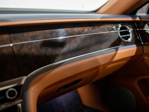 Used 2021 Bentley Flying Spur W12 image 17