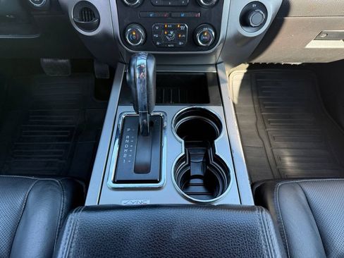 Used 2017 Ford Expedition Limited w/ Equipment Group 301A RWD image 15