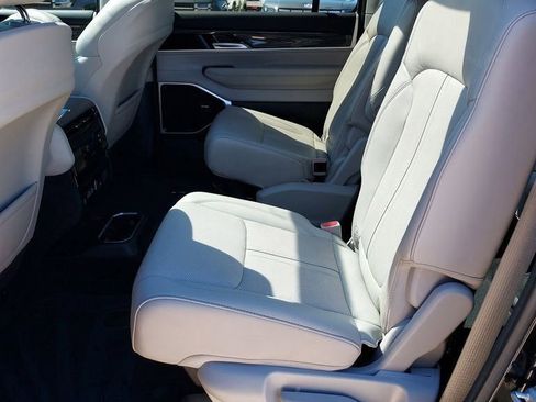 Used 2022 Jeep Wagoneer Series III w/ Premium Group I image 22