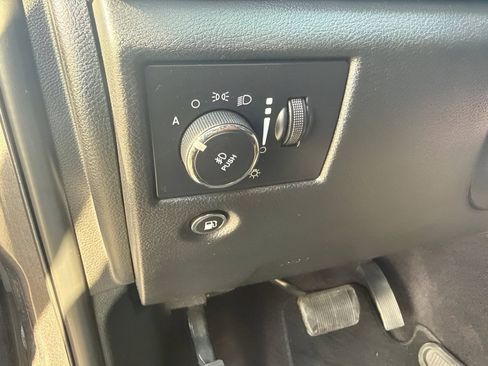 Used 2017 Jeep Grand Cherokee Altitude AWD/4WD image 16
