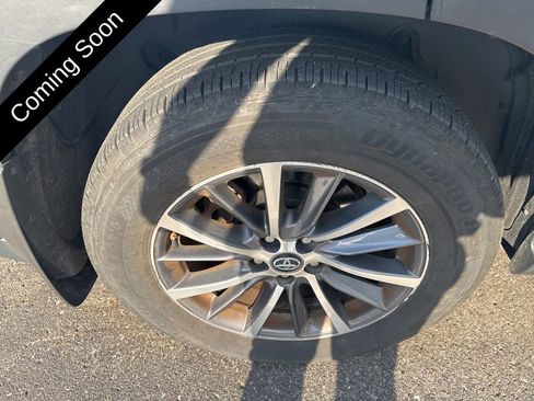 Used 2019 Toyota Highlander XLE AWD/4WD image 24