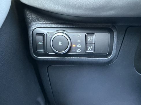 Used 2025 Ford Explorer Active w/ Active Comfort Package image 19