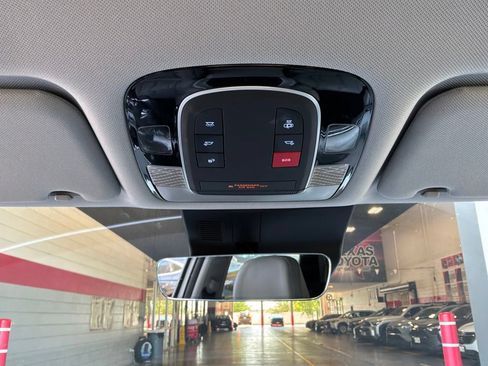 Used 2025 Hyundai Palisade SEL AWD/4WD image 16
