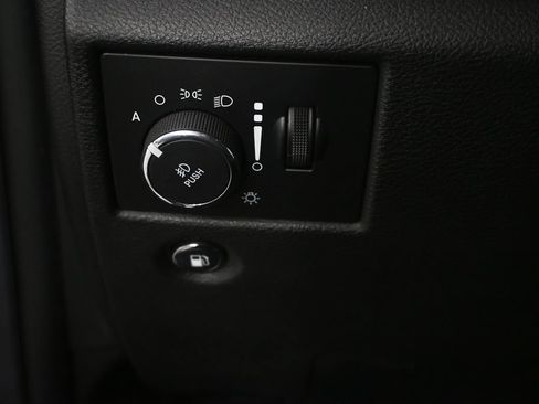 Used 2018 Jeep Grand Cherokee Limited RWD image 9