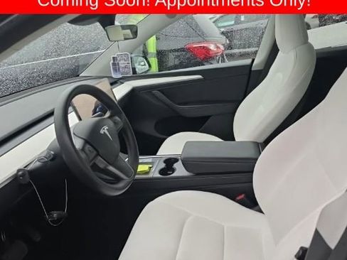 Used 2024 Tesla Model Y Long Range AWD/4WD image 3