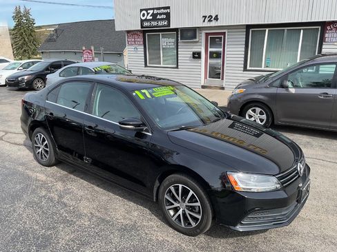 Used 2017 Volkswagen Jetta SE FWD image 4