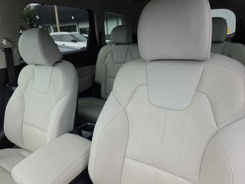 Certified 2024 Kia Telluride EX w/ EX Captain's Chair Package FWD image 22