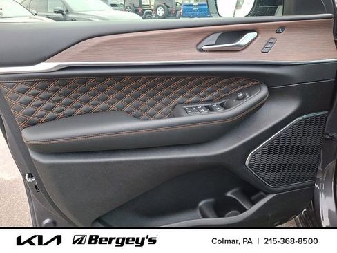 Used 2025 Jeep Grand Cherokee L Summit image 16