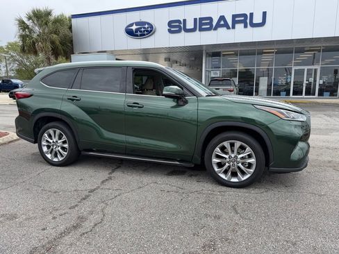 Used 2023 Toyota Highlander Limited image 1