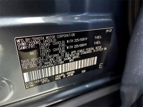 Certified 2022 Toyota Venza XLE image 28
