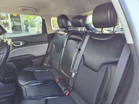 Used 2022 Jeep Compass Latitude image 24