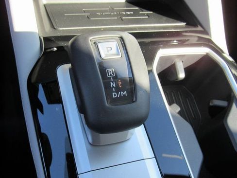 New 2025 Mitsubishi Outlander SE image 18