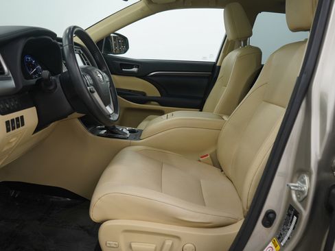 Used 2015 Toyota Highlander Limited Platinum image 25