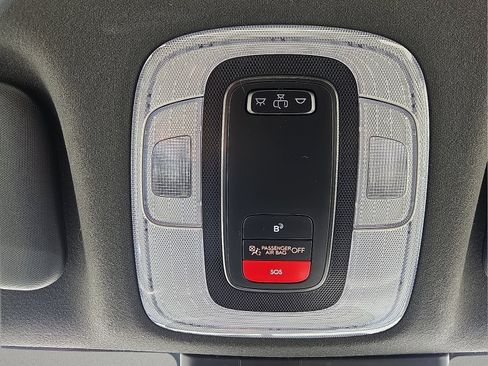 Used 2025 Hyundai Elantra SEL FWD image 21