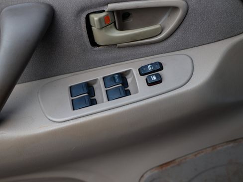 Used 2004 Toyota Tundra Limited image 40